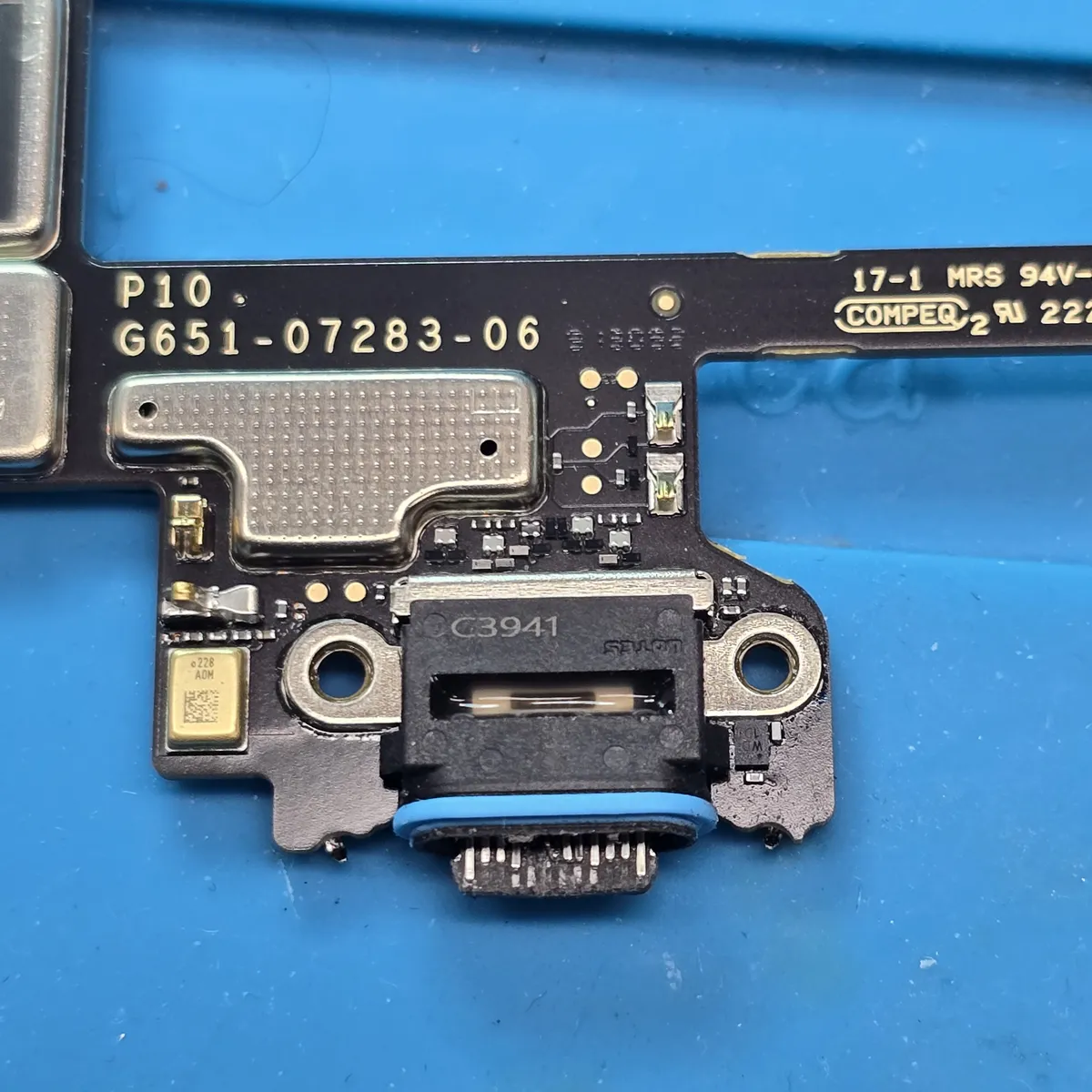 Google Pixel 7 avec port de charge cassé - Avant réparation